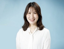 岡 真裕美氏